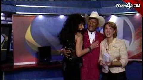 Crooner Turns Noon News Into 'Party'