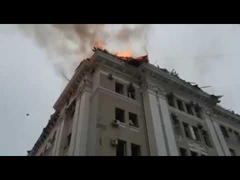 Kharkiv, palazzo della polizia nazionale ucraina colpito da un missile.