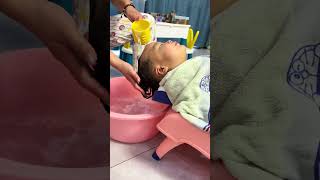 Mom's Life Hack: No More Crying During Hair Wash! #shorts#parenting #momlife #babycare #lifehacks