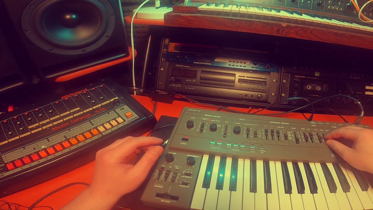 Techno Masterclass Presents Roland SH 101 Classic Analogue Synthesizer