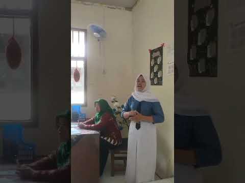 Siapa sih pahlawan yang ada di sekitar kita.?? Saksikan vlog kelas 9B