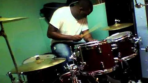 Darnell back on the set....