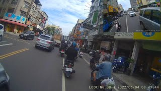 20220504 084941｜不當駕駛行為(車道、避讓)｜不依規定駛入來車道｜