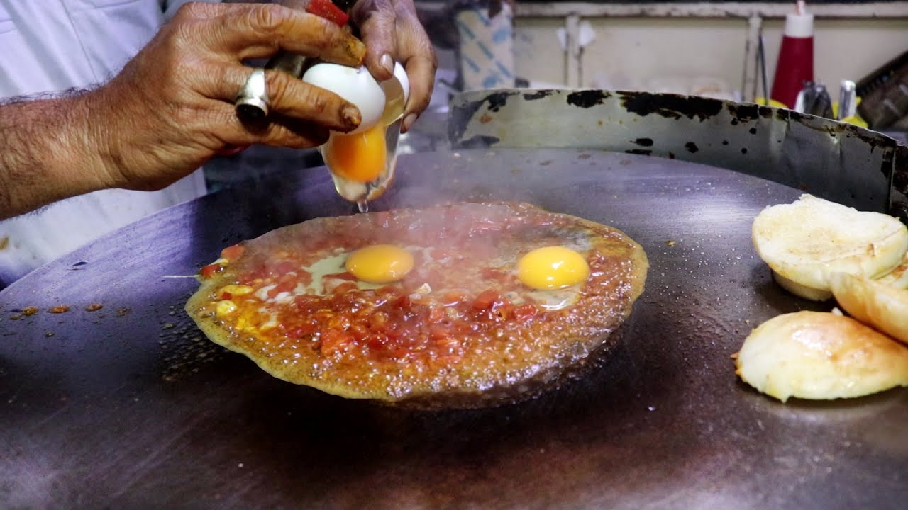 Hardworking Chacha Selling Butter Rich Egg Dishes | Egg Street Food  Indian Street Food | Street Food Fantasy