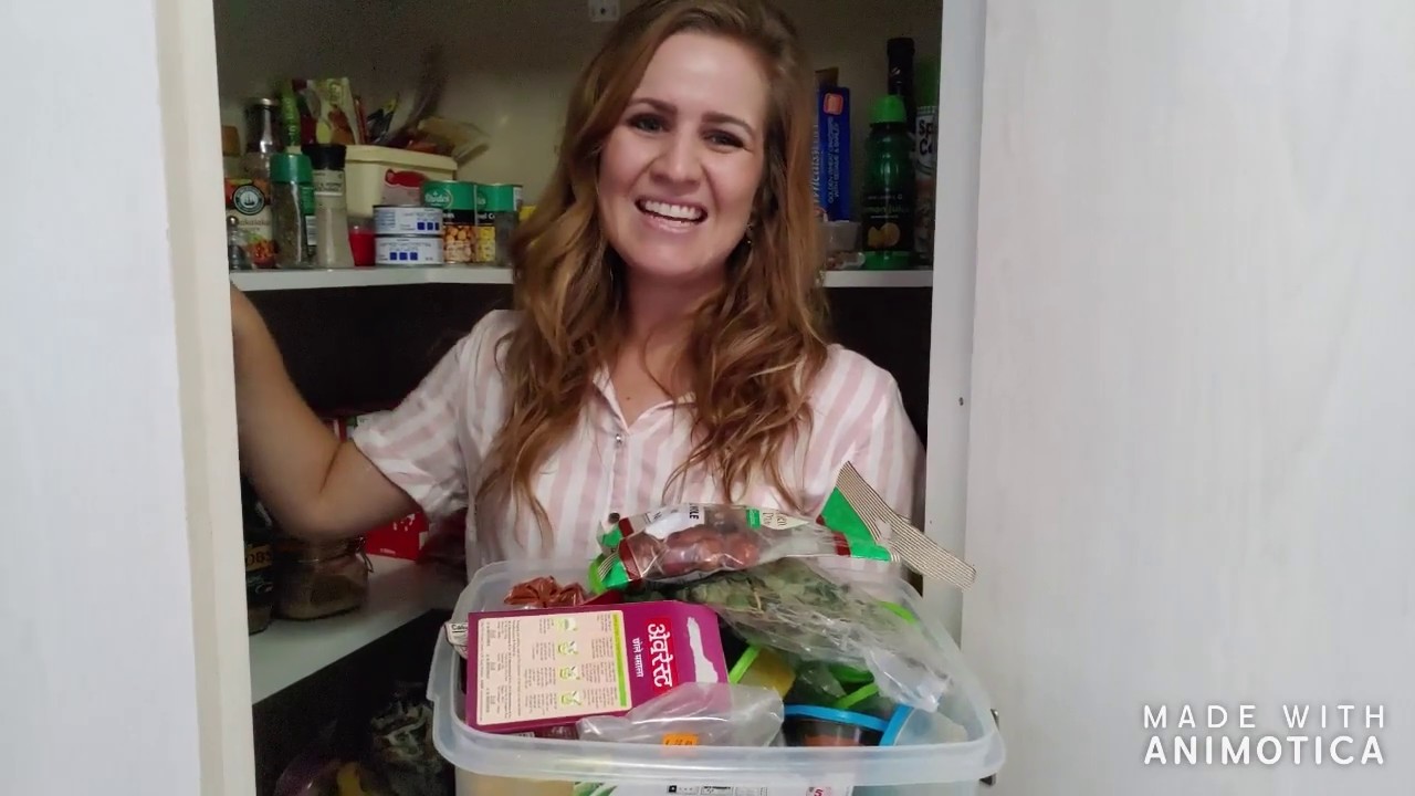 Pantry tour | What is in a dietitian's pantry - YouTube