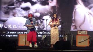 Video thumbnail of "Joyce Chu and Namewee performing Malaysia Chabor live"
