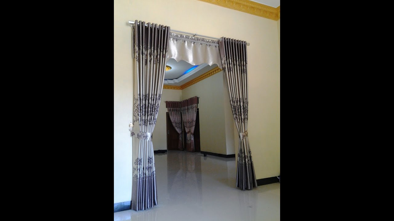 gorden pintu kamar tidur<br />