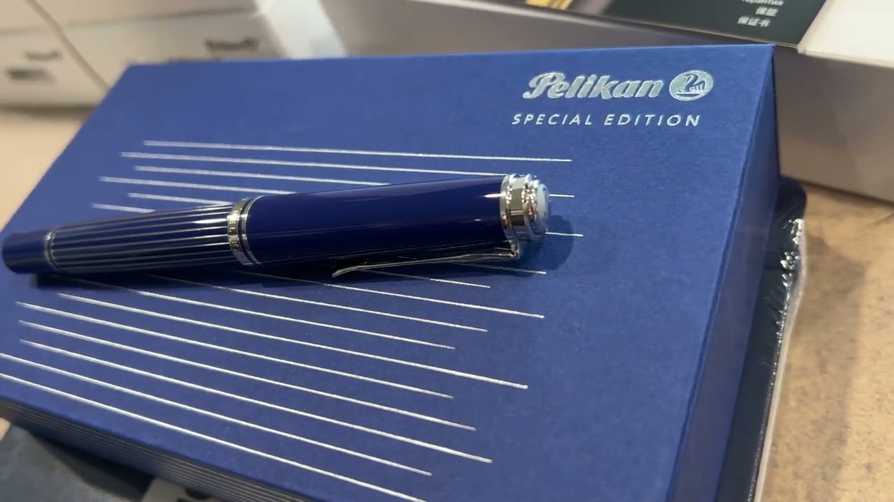 ペリカン Pelikan m815 Oh! Pelikan M815 Metal Striped Blue has arrived - YouTube