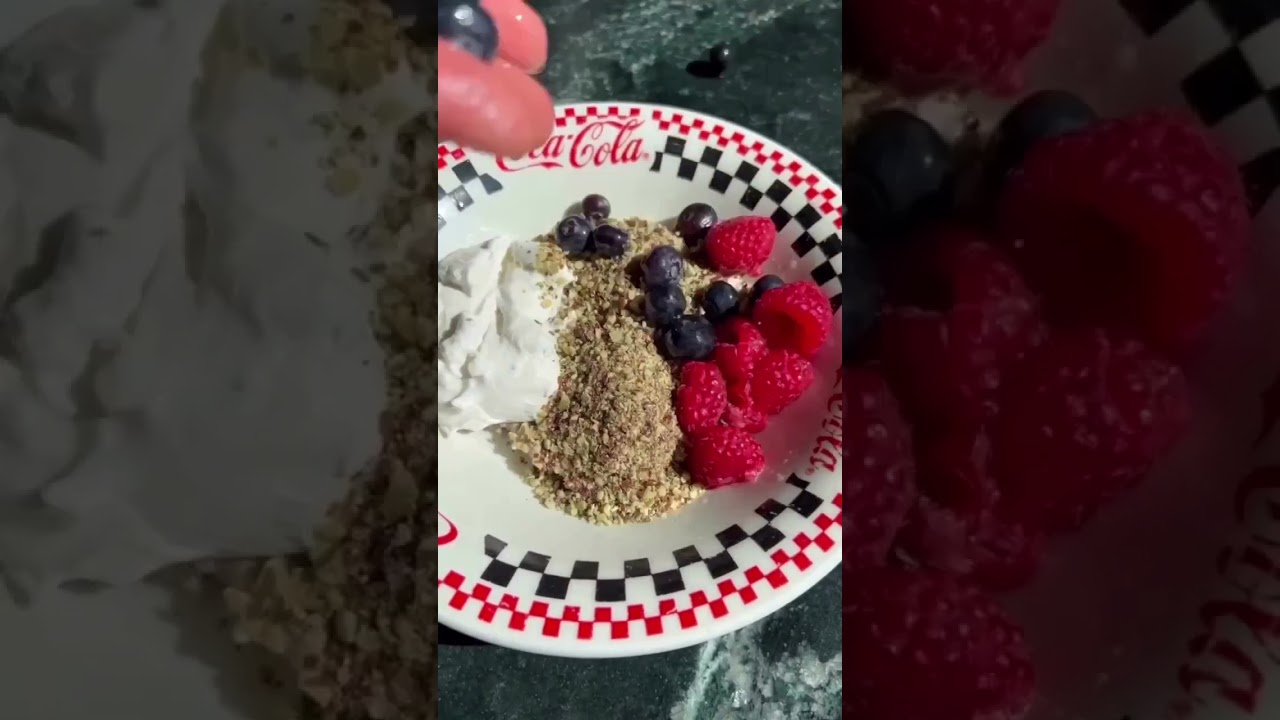 Seed cycling overnight oats | Learn about BEEYA SEED CYCLING in our free guide! 