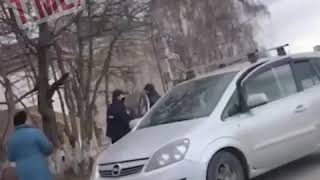 Чебоксарские полицейские забрали женщину гуляющую с детьми