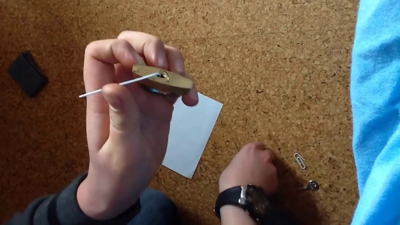 Come Aprire Un Lucchetto Senza Chiave Con Una Graffetta