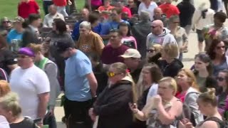 Hundreds gather in Lansing to celebrate addiction recovery, stomp out stigma