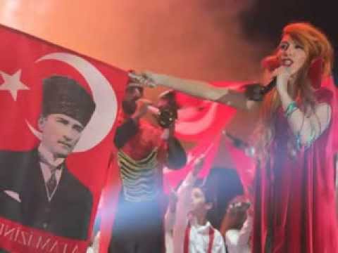 Hande Yener -  Biz Atatürk Gençleriyiz