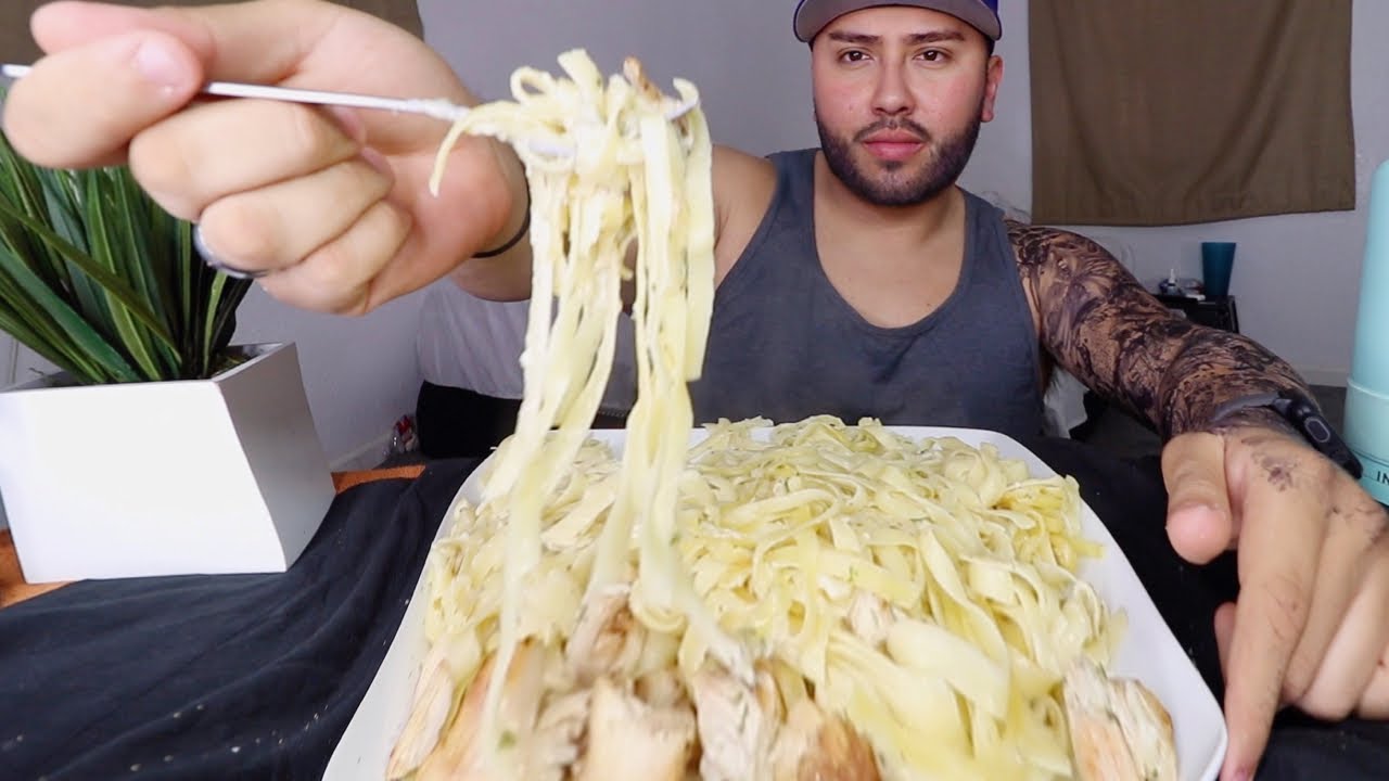 CHICKEN FETTUCCINI ALFREDO MUKBANG