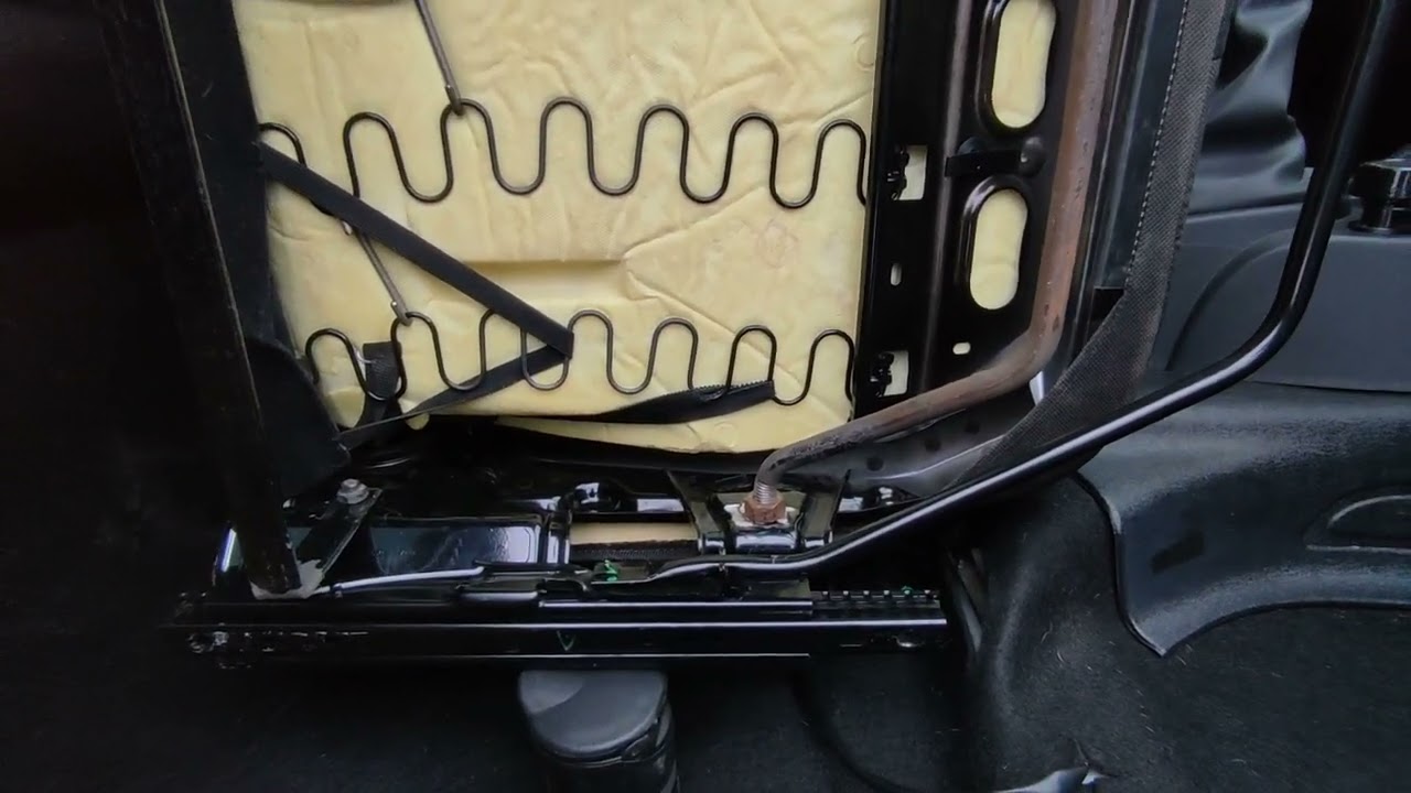 Установка сабвуфера Barracuda 8A Underseat от DL Audio в Largus под сиденье