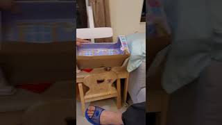 【抗癌日記Day560 part3】 #20201022(四) #居家療養 Day260 佩佩豬教室組玩具爸爸拆下後 把盒子放在回收區 樂樂隔天早上自己撿回來當教室場景玩
