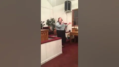 Tammy Lowe singing at Kings Chapel
