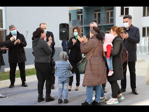 360 დევნილ ოჯახს ზუგდიდში ბინები გადაეცა