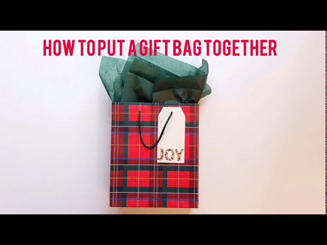 How to put paper in a gift bag (step by step) 