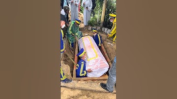 Con Trai Diễn Viên Thương Tín Cầm Di Ảnh Cha, Nhìn Hạ Di Quan Nghẹn Ngào Nước Mắt #fblifestyle