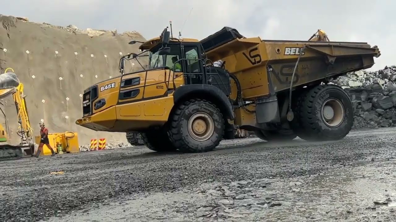 To Bell B45E 4x4 hos Vassbakk & Stol!