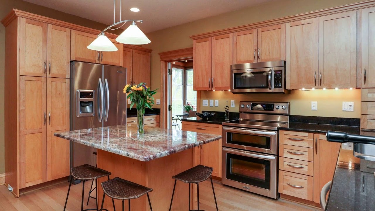 1650 Emerald Ct, Robins, IA 52328