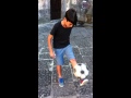 bambino che palleggia napoli