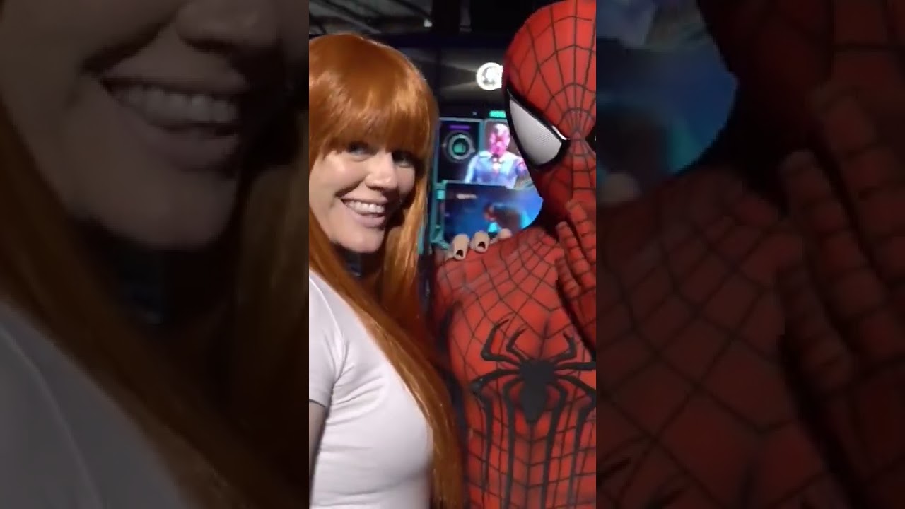 Kiss Mary Jane🦊💘💋 #spiderman #maryjane #maryjanewatson #peterparker #marvel  #shorts #youtube