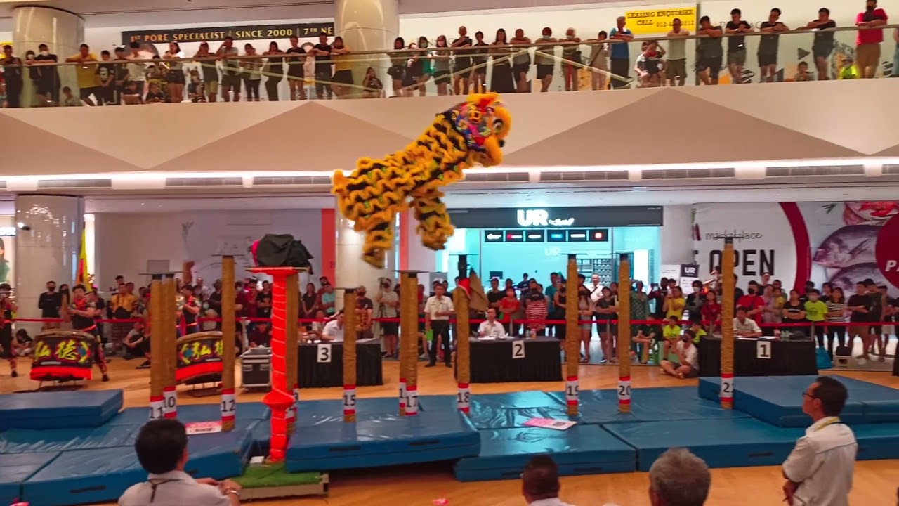 Kepong Hong Teck - Acrobatic Lion Dance 甲洞弘德體育會龍獅團