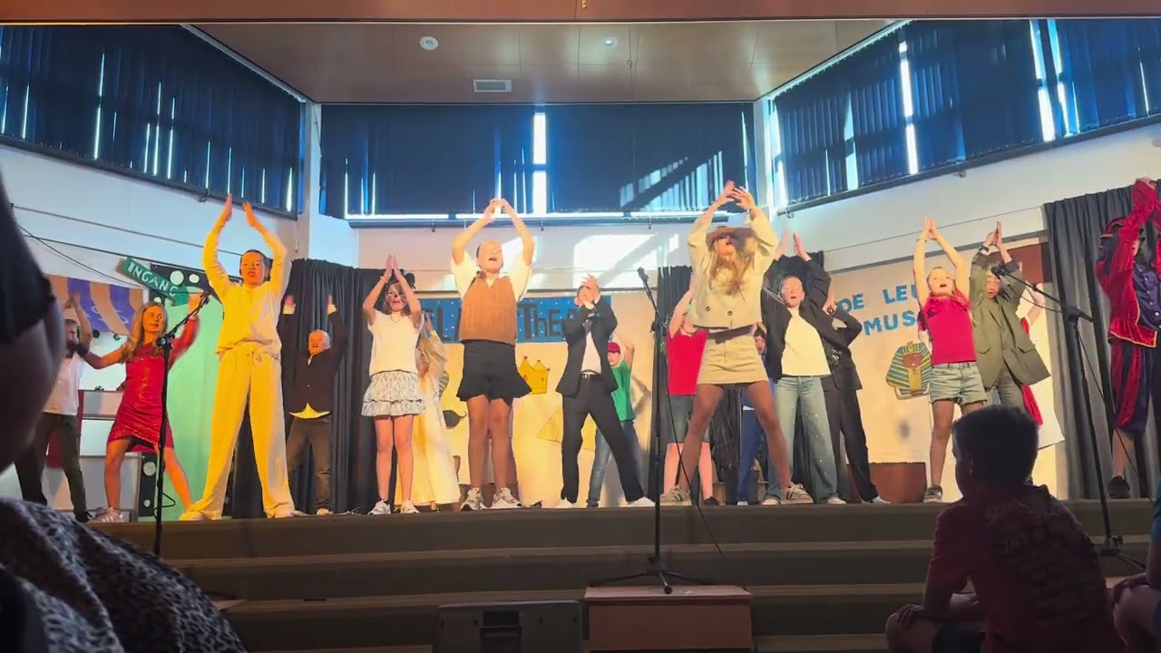 Robert Basic Musical groep 8 basisschool Kameleon 's Gravenzande