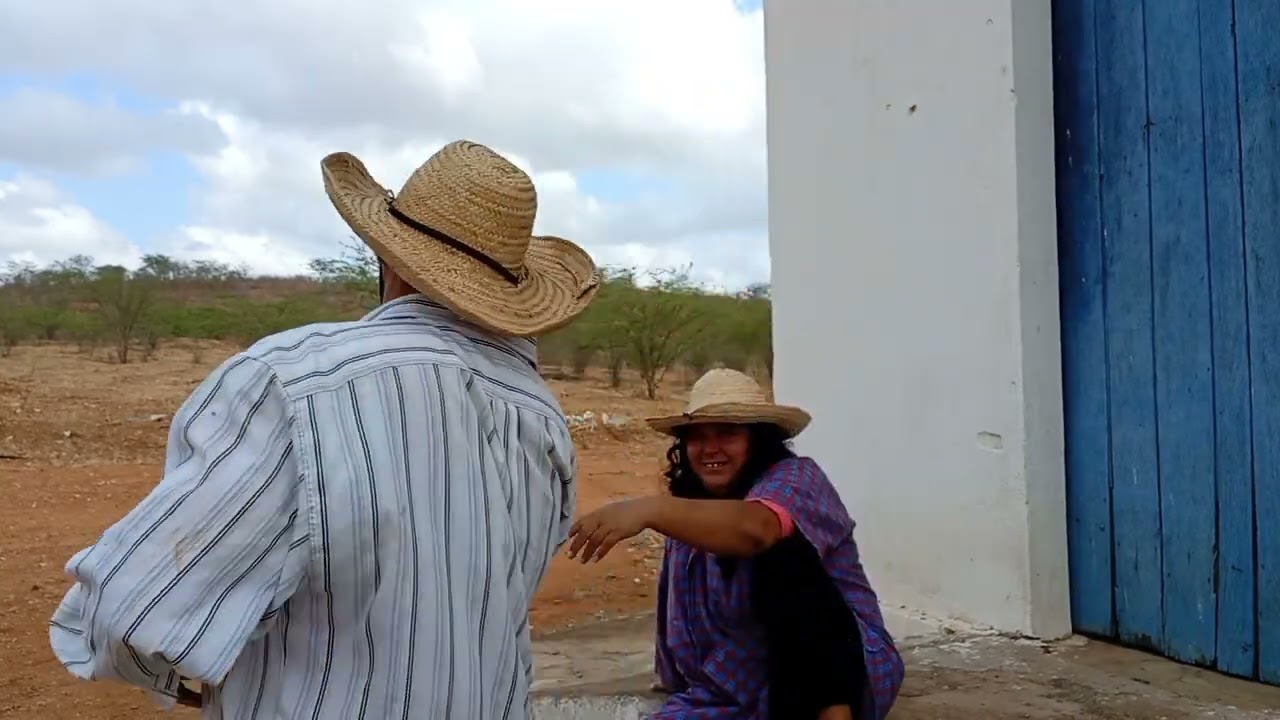 Zé da roça encontra Toinha triste porque disse que não ia casar mais porque o noivo é feio