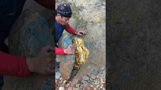 The process of finding gold | finding gold in bedrock fragments | finding gold nuggets worth $3000