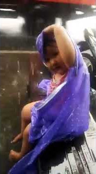 Cewek Cantik Basah-basahan | Hujan