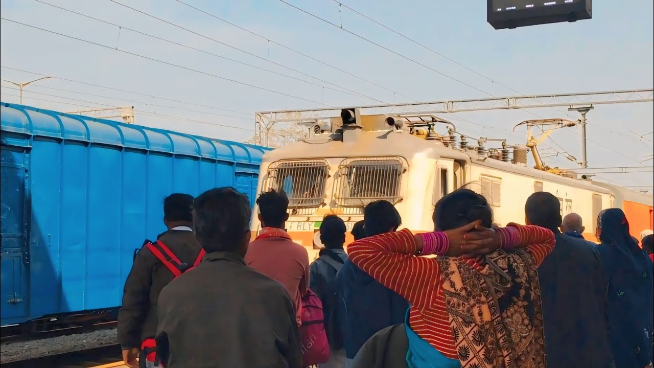 TRAIN ME DOST KE SAATH MASTI 😃