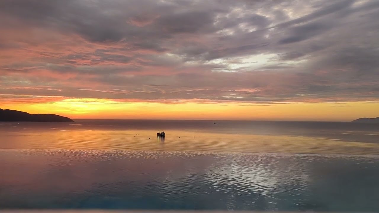 Sunrise at À La Carte Da Nang Beach