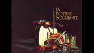 Video thumbnail of "La Bottine souriante - Trinque l'amourette"