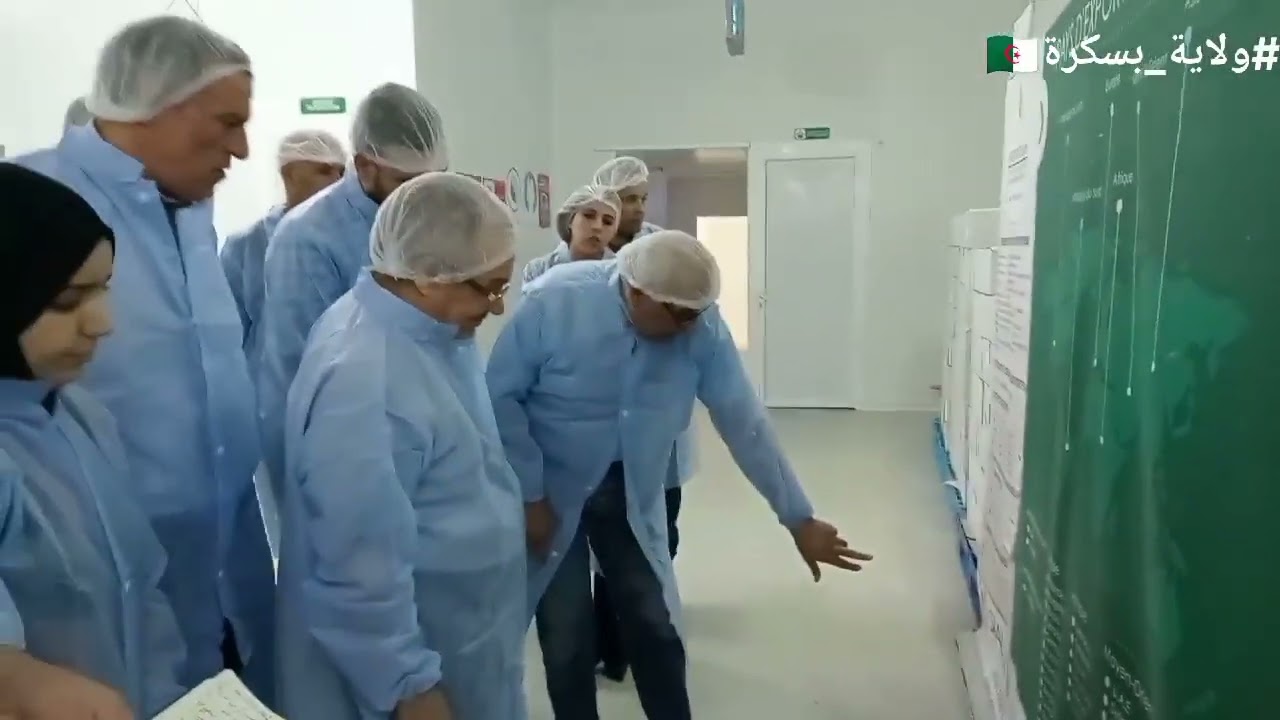 والي ولاية بسكرة السيد لخضر سداس في زيارة ميدانية لمؤسسة توضيب وتصدير التمورحدود سليم بلدية طولقة.