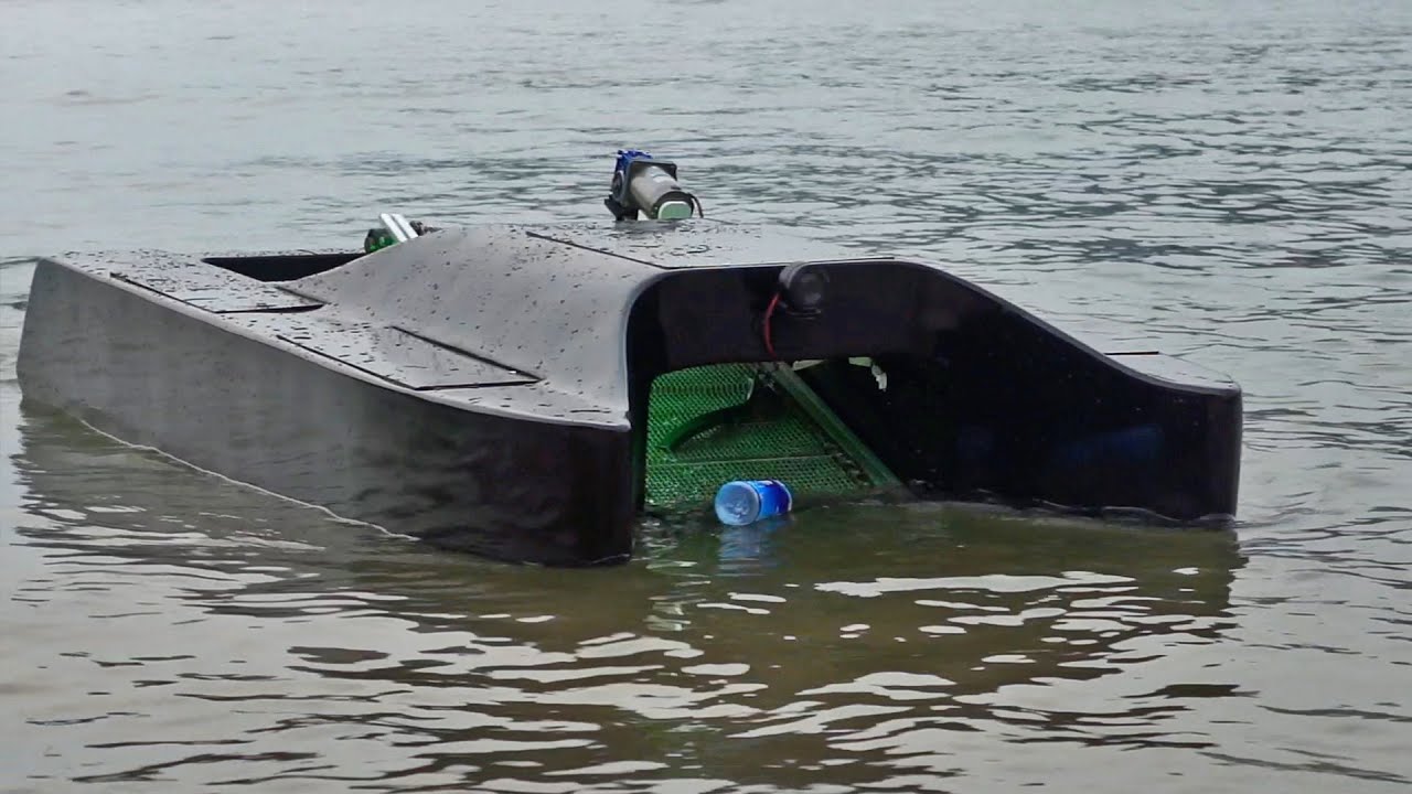 Razer designed a trash collecting robot to clean up plastic pollution Razer designed a trash collecting robot to clean up plastic pollution
