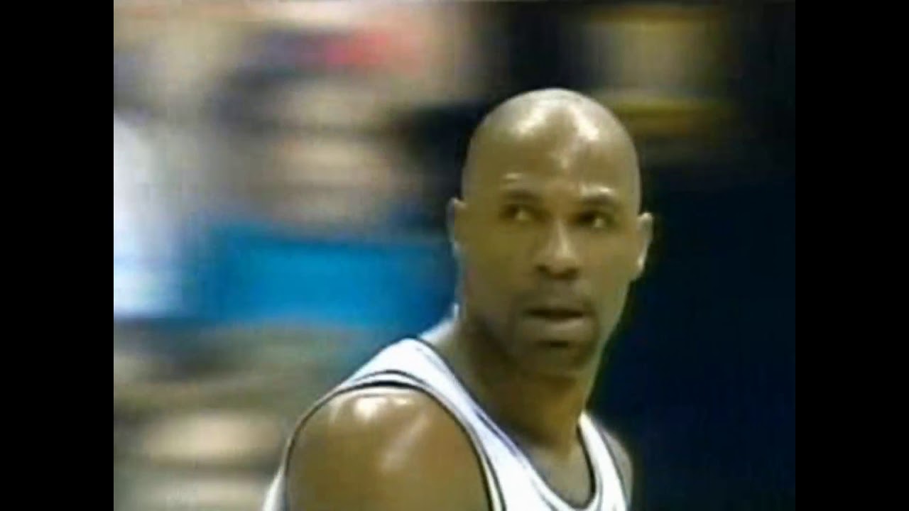 Mario Elie two hands slam over Knicks - NBA Finals 1999