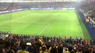 BİZİ - YAKTIN - YIKTIN - Sİ**İN KANARYA  diye sloganlar