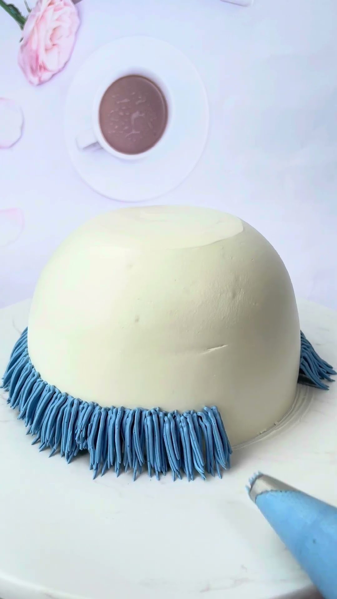 Super simple little monster cake tutorial, remember to collect it #Cake decorating zero-based l