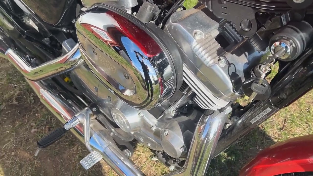 Motorcykel HARLEY-DAVIDSON XL883L