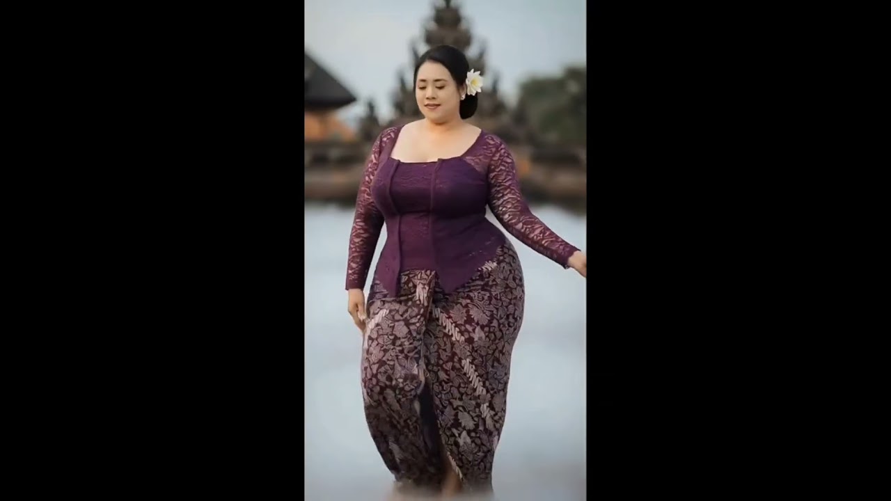 Mohira Beauty Creator showcasing modern makeup trends shaped by artistry, culture, and storytelling.