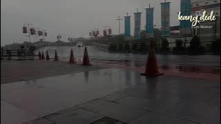 video mentahan hujan kren