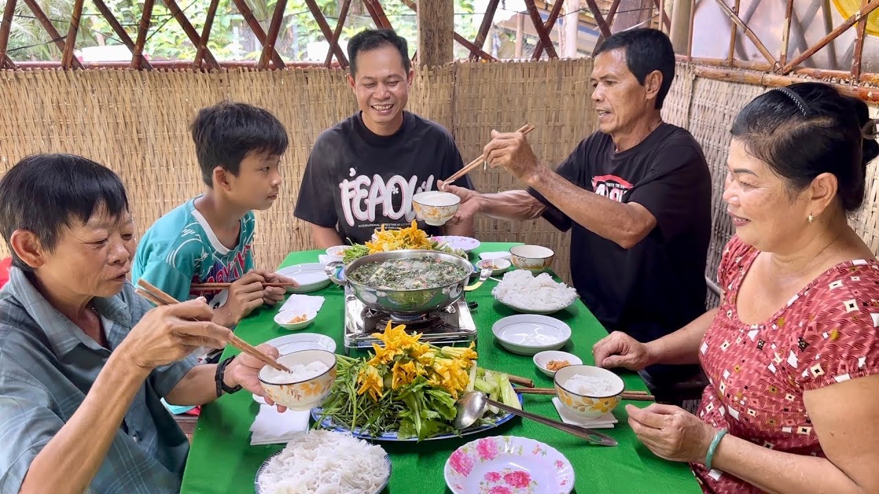 Lẩu Gà Lá Giấm Nóng Hổi Gia Đình Đổi Mồ Hôi Với món Này / at6n