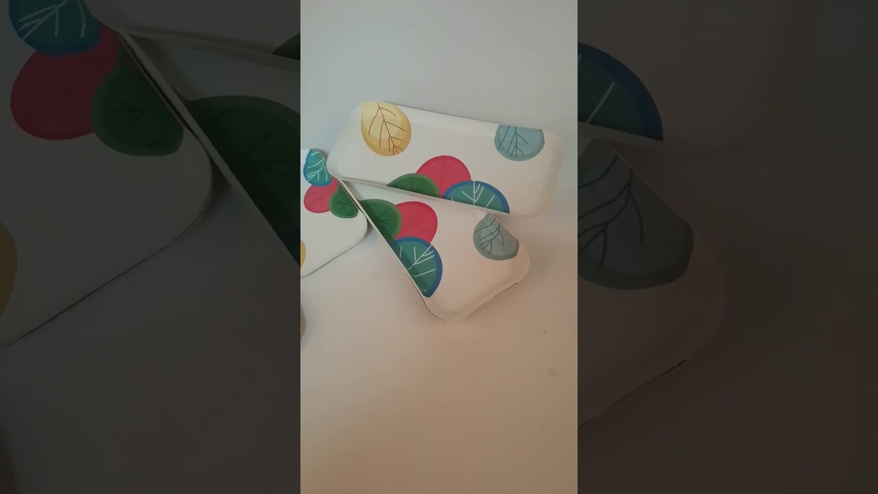 Wood grain paper plate display 