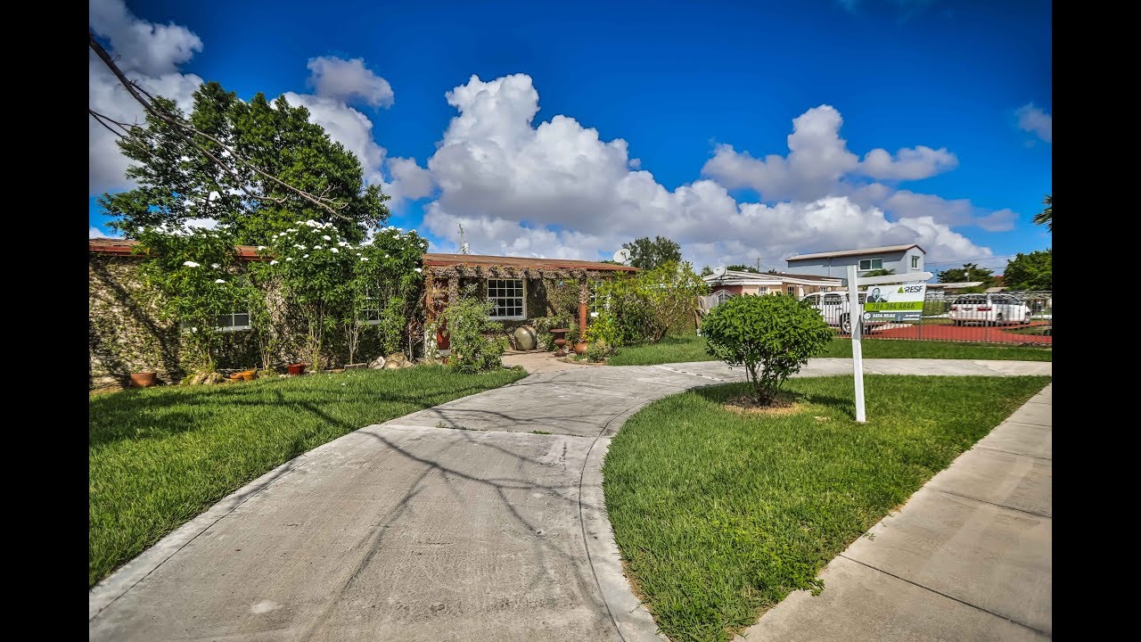 9785 SW 52 ST Miami, FL 33165