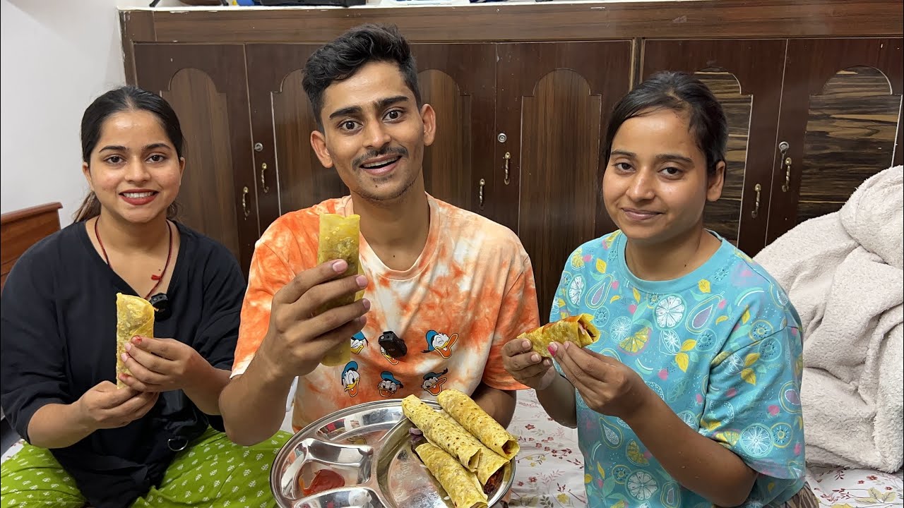 Bhai ne banaya veg roll 😍