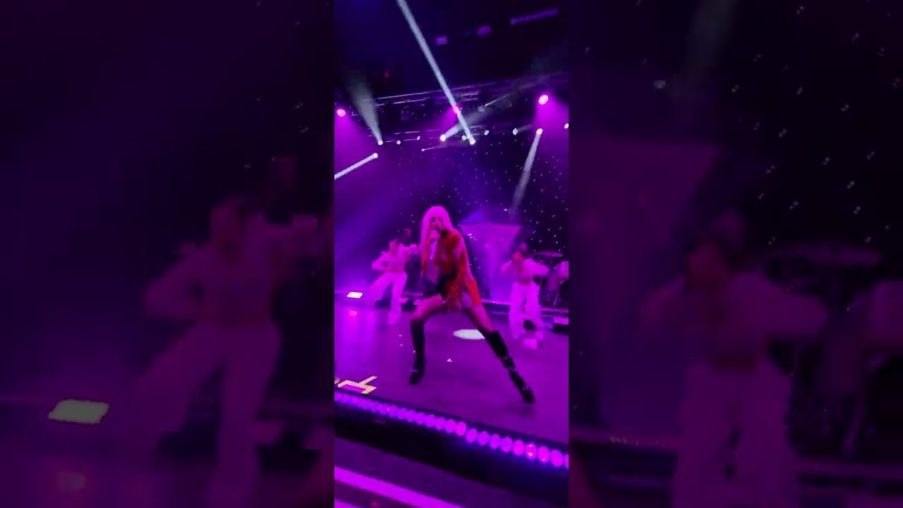 Ava Max (Live) - Sleepwalker (O2, London, 4/19/23)