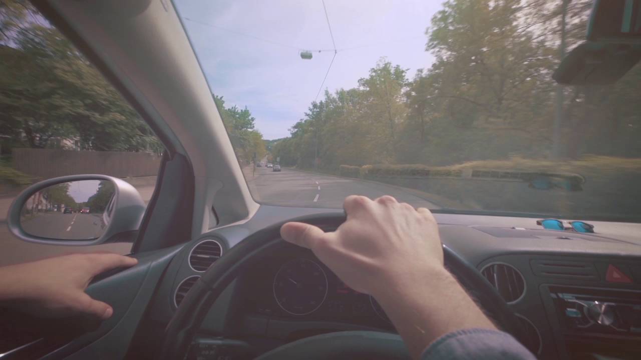 Augen auf... links kommt die Bahn!